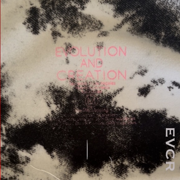 EVCR Black and White Tie-Dye Leggings - Picture 6 of 7